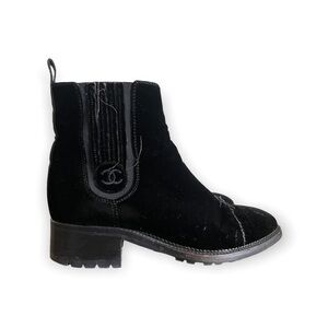Chanel Boots Black Velvet Interlocking CC Size 38.5